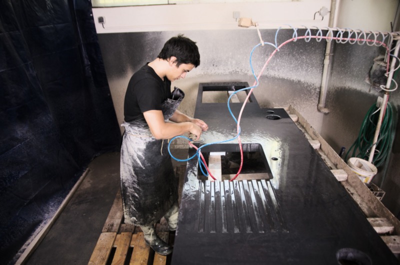 Výroba design betonu, zakázková výroba betonového nábytku, betonových pracovních desek, betonové kuchyně Švec beton