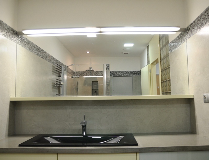 Romana bathroom with natural concrete look