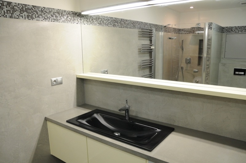 Romana bathroom with natural concrete look