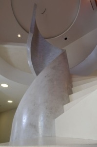 Betonové schody ve spirále, betonováno v jednom celku. Projekt Lanškroun.