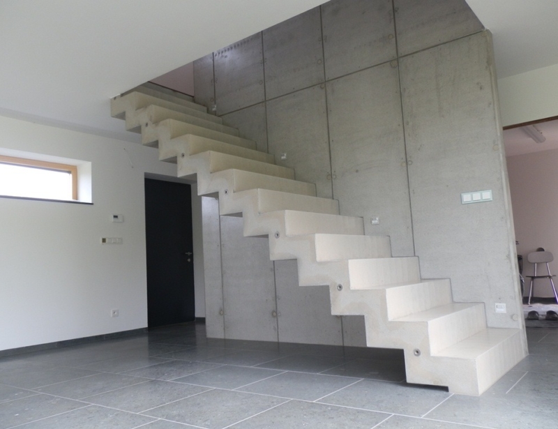 Staircase from concrete gable, mixture of SCC concrete