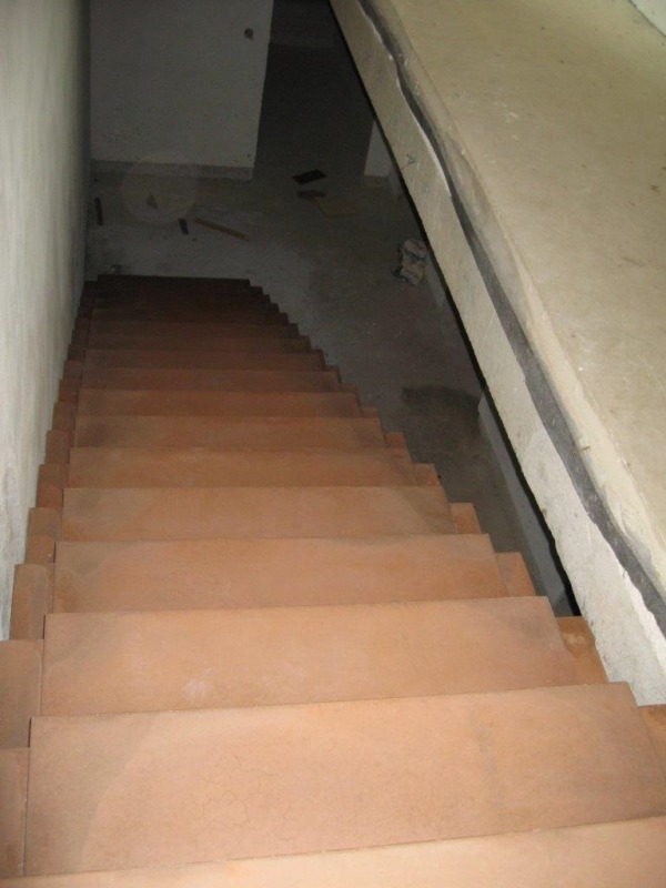 Concrete stairs gable from coloured concrete