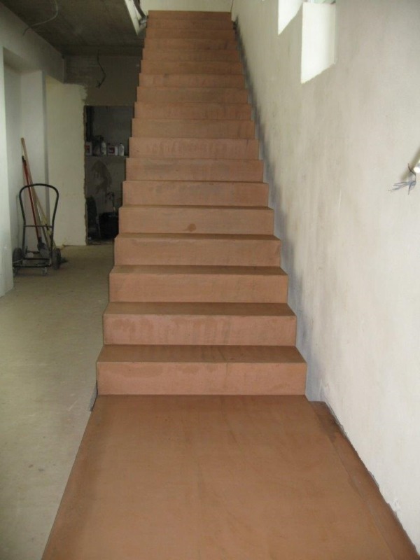 Concrete stairs gable from coloured concrete