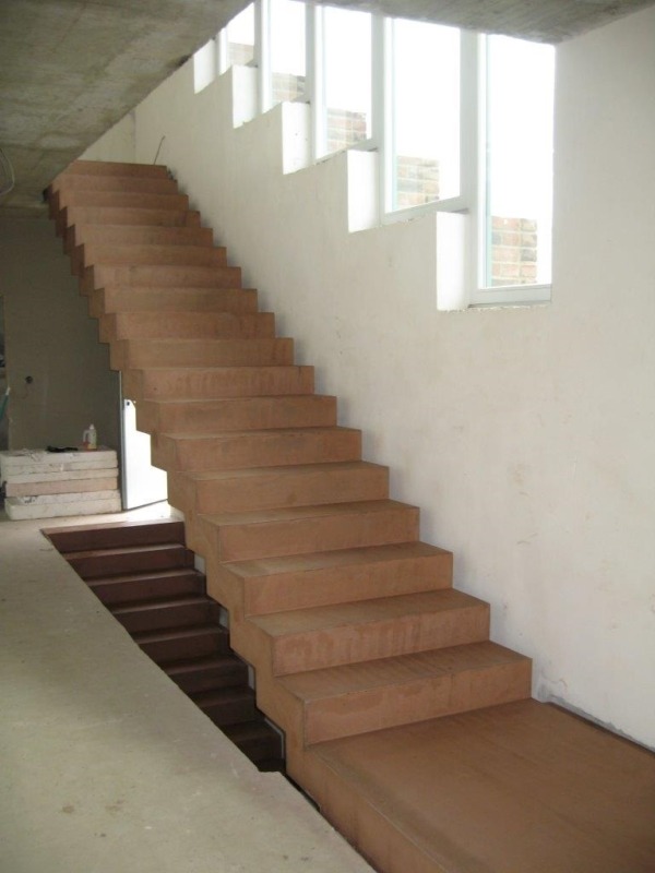 Concrete stairs gable from coloured concrete