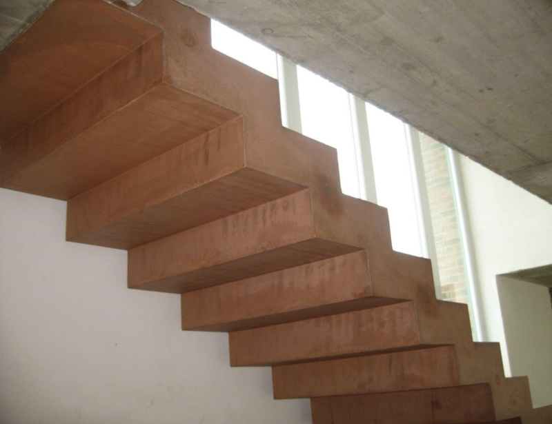 Concrete stairs gable from coloured concrete