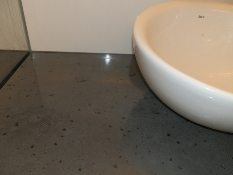 Concrete board in the Renata bathroom