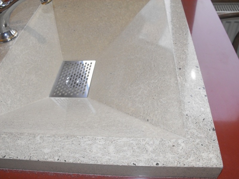 Samanta bathroom with concrete and washbasin
