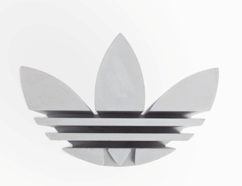 Betonový konferenční stolek adidas