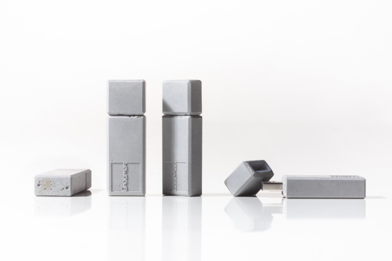 These flash discs from concrete are tailor-made with a company logo and different storage capacity.