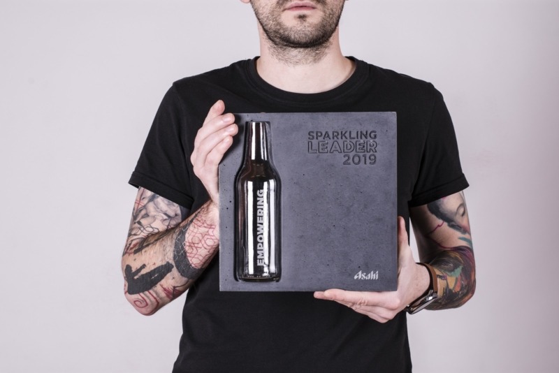 Betonová Trofey Asahi