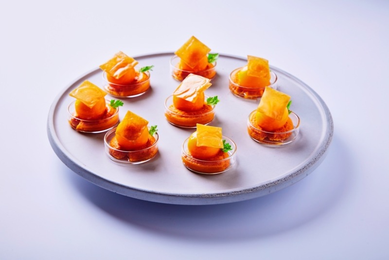 Betonové talíře a táci