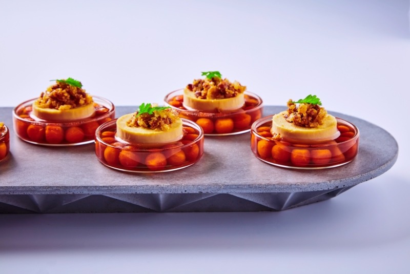 Betonové talíře a táci