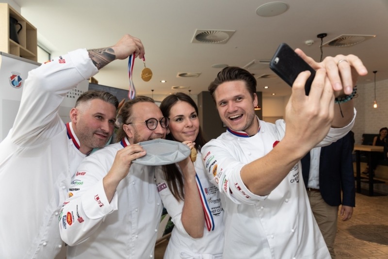 Betonové talíře a táci