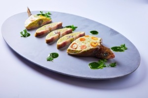 Betonové talíře a tácy