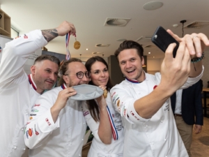 Betonové talíře a tácy