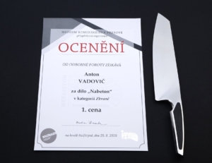 betonová rukojeť nože