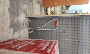 Preparation of the monolithic wall and reinforcement for the concave-cantile staircase