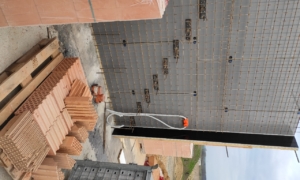 Preparation of the monolithic wall and reinforcement for the concave-cantile staircase