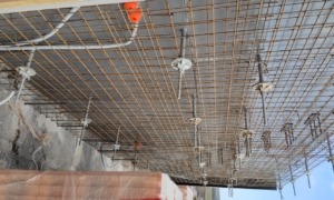 Preparation of the monolithic wall and reinforcement for the concave-cantile staircase