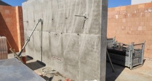 Preparation of the monolithic wall and reinforcement for the concave-cantile staircase