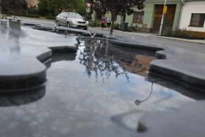 Betonová kašna v Dolních Věstonicích