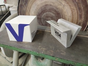 Trofej pro společnost Visa z betonu