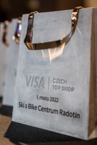 Betonová trofej pro společnost VISA