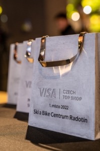 Betonová trofej pro společnost VISA