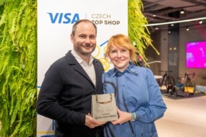 Betonová trofej pro společnost VISA