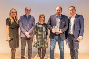 Betonová trofej pro společnost VISA