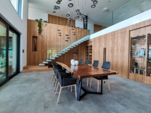 Vetknuté schodiště z betonu, konzolové schody z betonových prefabrikátů