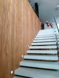 Vetknuté schodiště z betonu, konzolové schody z betonových prefabrikátů