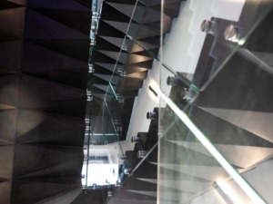 Betonové schodiště s lomenou spodní hranou trojúhelníková konstrukce