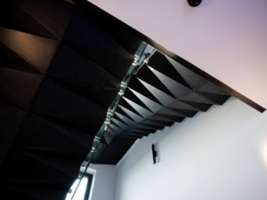 Betonové schodiště s lomenou spodní hranou trojúhelníková konstrukce