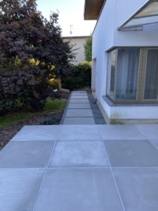 Velkoformátové dlaždice z betonu
