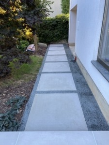 Velkoformátové dlaždice z betonu